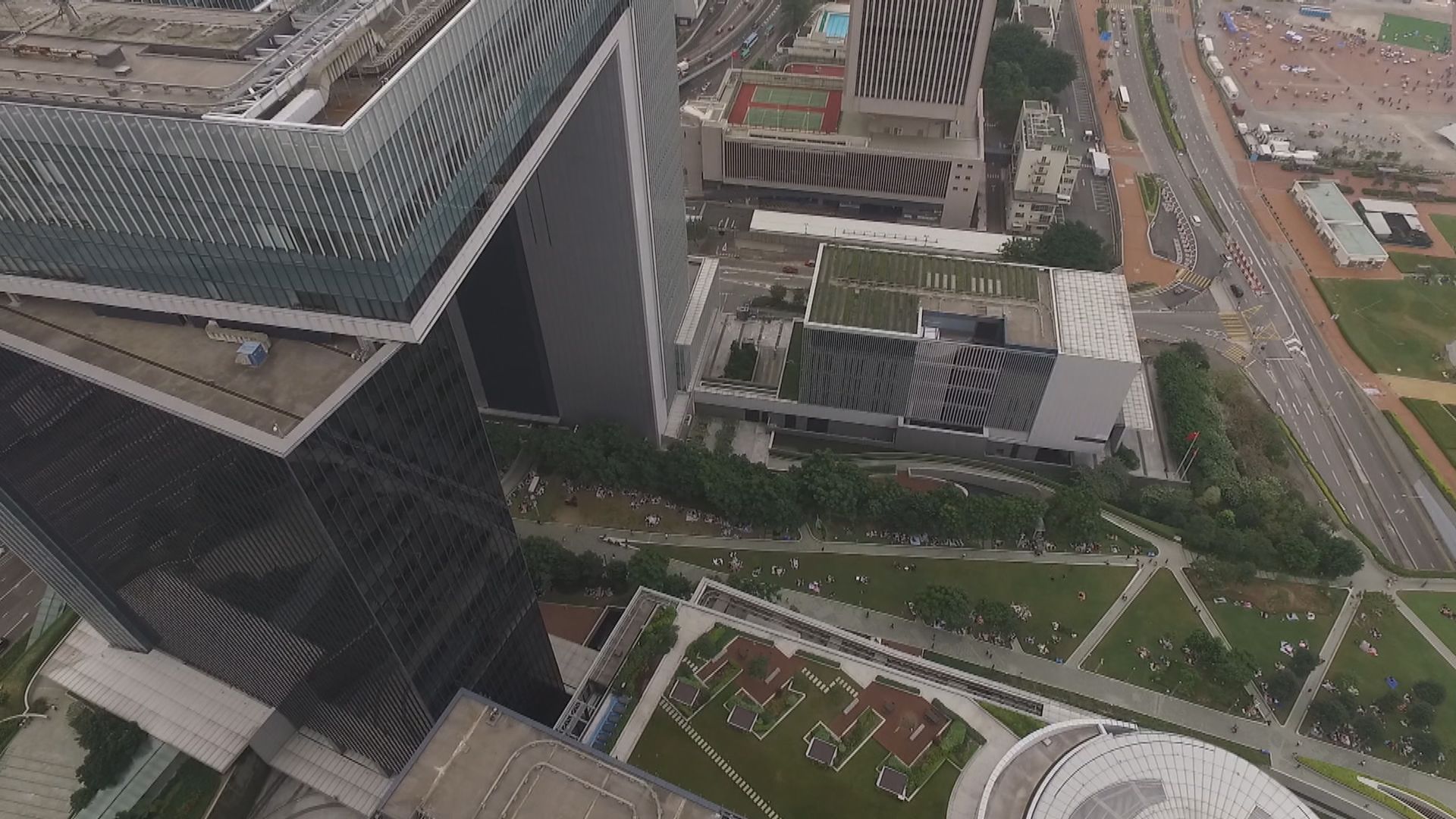 報告建議執法機關首長提供足夠培訓