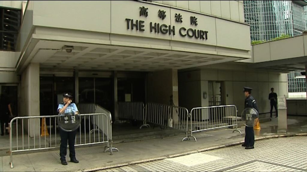 警方追緝高等法院持刀男子