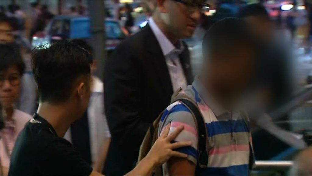 高院持刀男子到警署自首及道歉