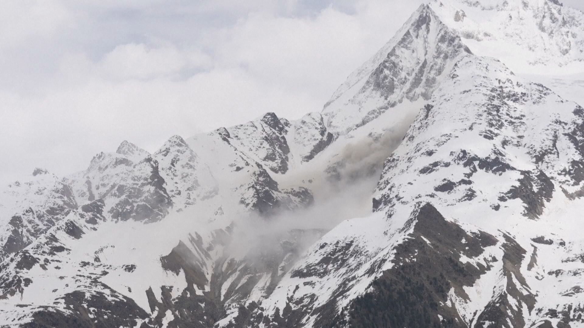 阿爾卑斯山受山泥傾瀉威脅　瑞士當局撤走附近村莊居民和牲畜