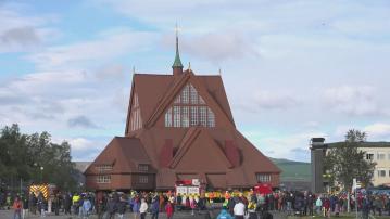 瑞典北部百年教堂整座搬遷　場面壯觀