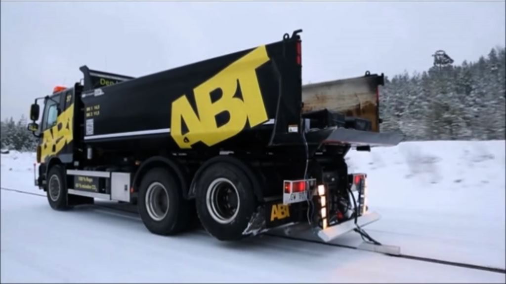 瑞典改裝公路為電動車充電