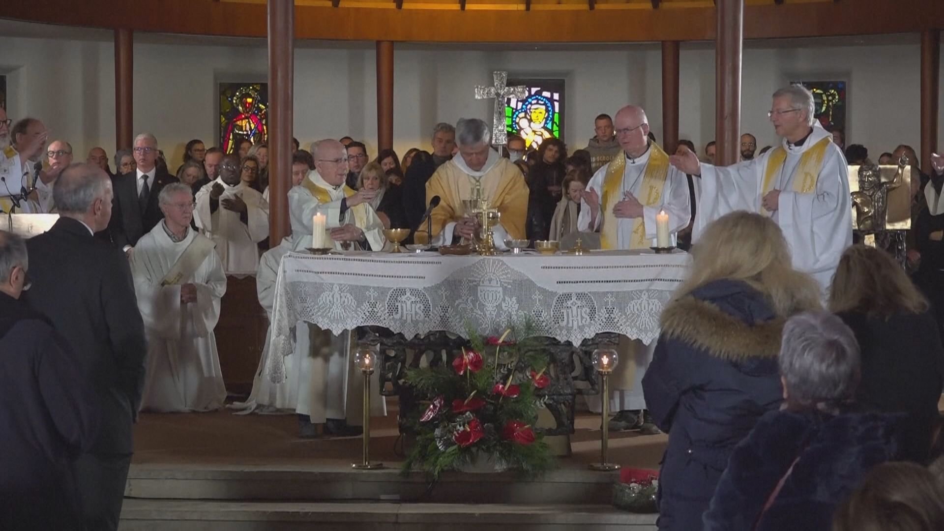 習近平就酒吧大火慘劇向瑞士聯邦主席致慰問電