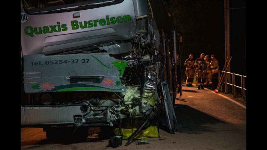 台灣旅行團瑞士遇車禍十七人傷