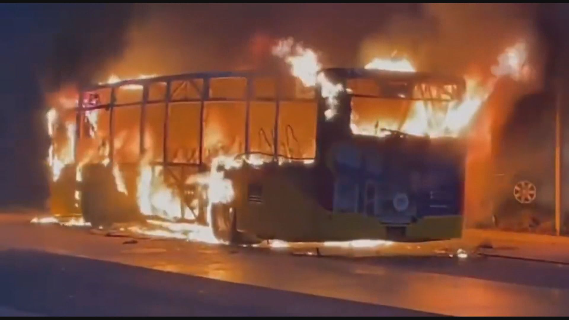 瑞士西部巴士起火至少6死5傷　警方不排除縱火可能