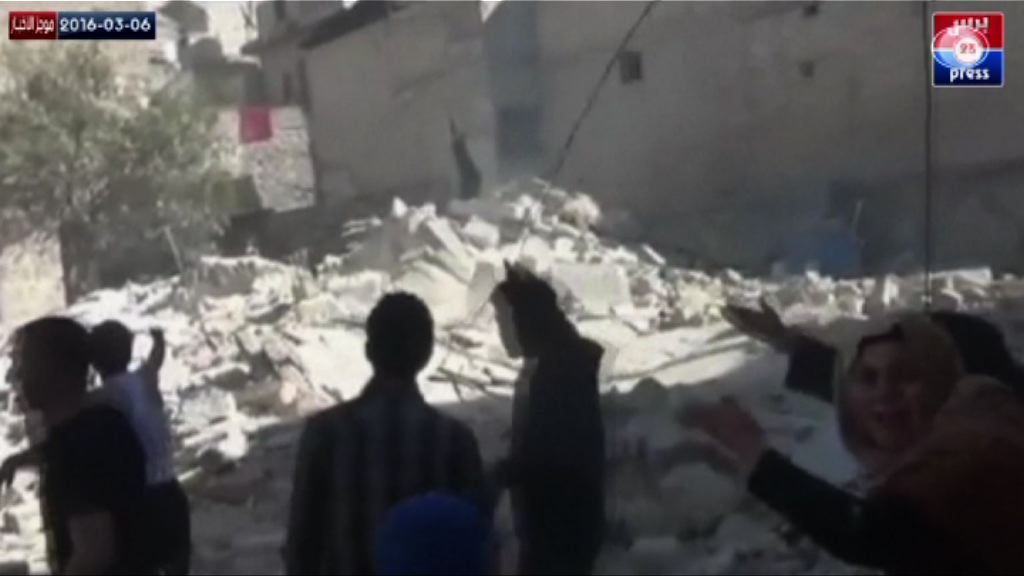 敘利亞阿勒頗民房遭火箭炸毀