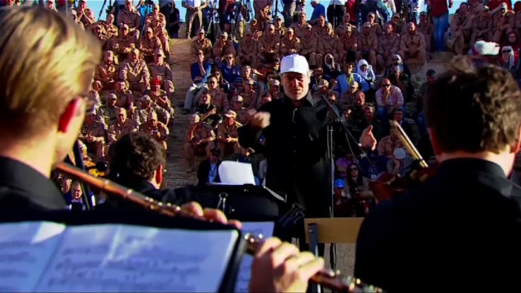 普京親信於敘利亞政府軍重奪城鎮舉行演奏會