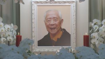 樹仁大學創辦人胡鴻烈設靈　王滬寧、李家超等送花牌致意