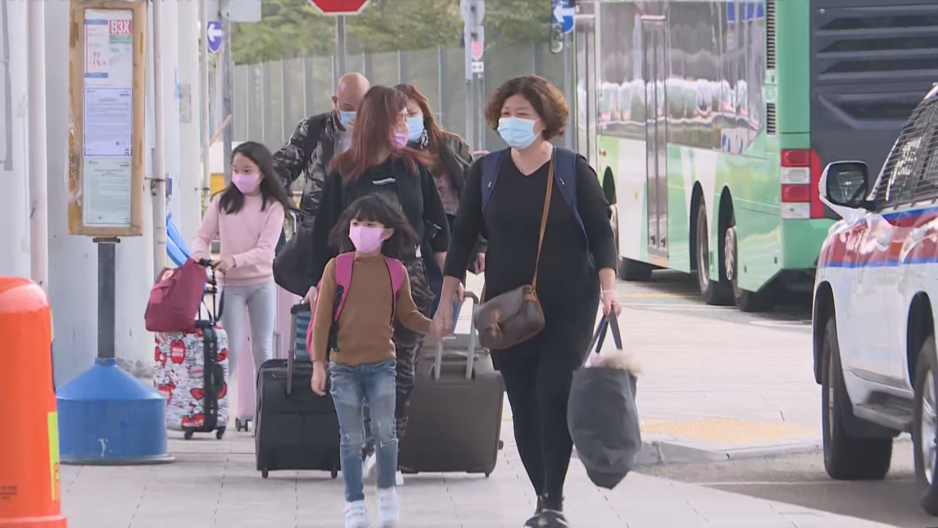 明起入境深圳需出示酒店預訂　有長者指不懂用手機預約