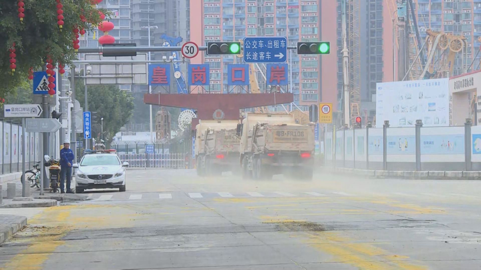 皇崗口岸加強清潔貼指示　為通關做準備