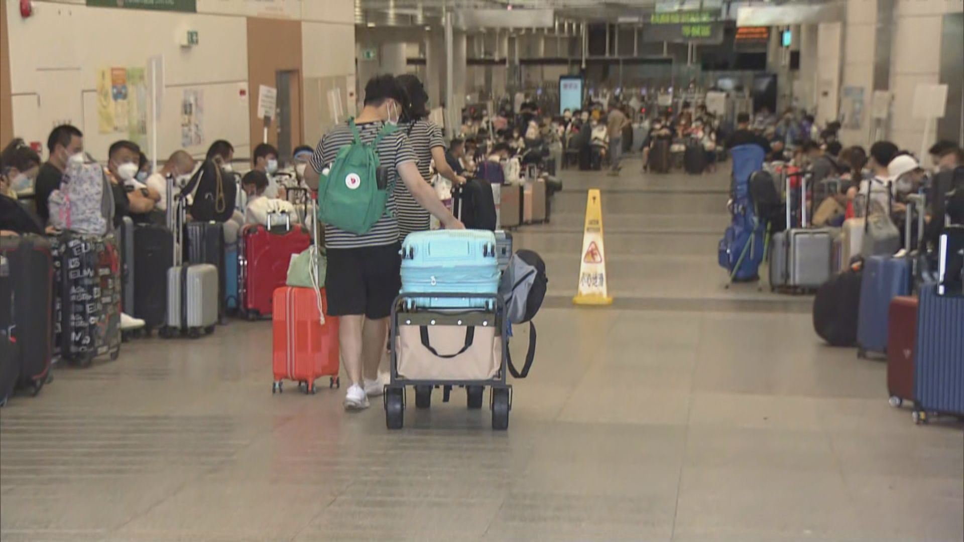 深圳灣口岸繼續迫滿旅客等檢測 　有旅客稱即使設預約作用不大