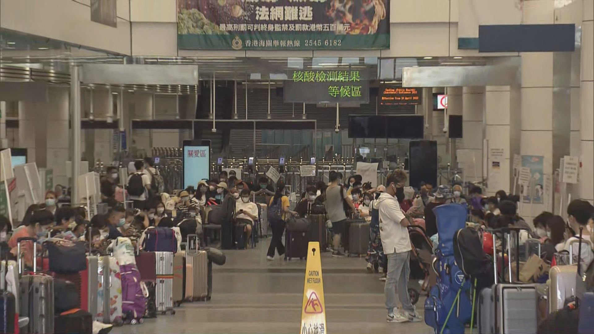 深圳灣口岸繼續迫滿旅客等檢測　有旅客稱即使設預約作用不大