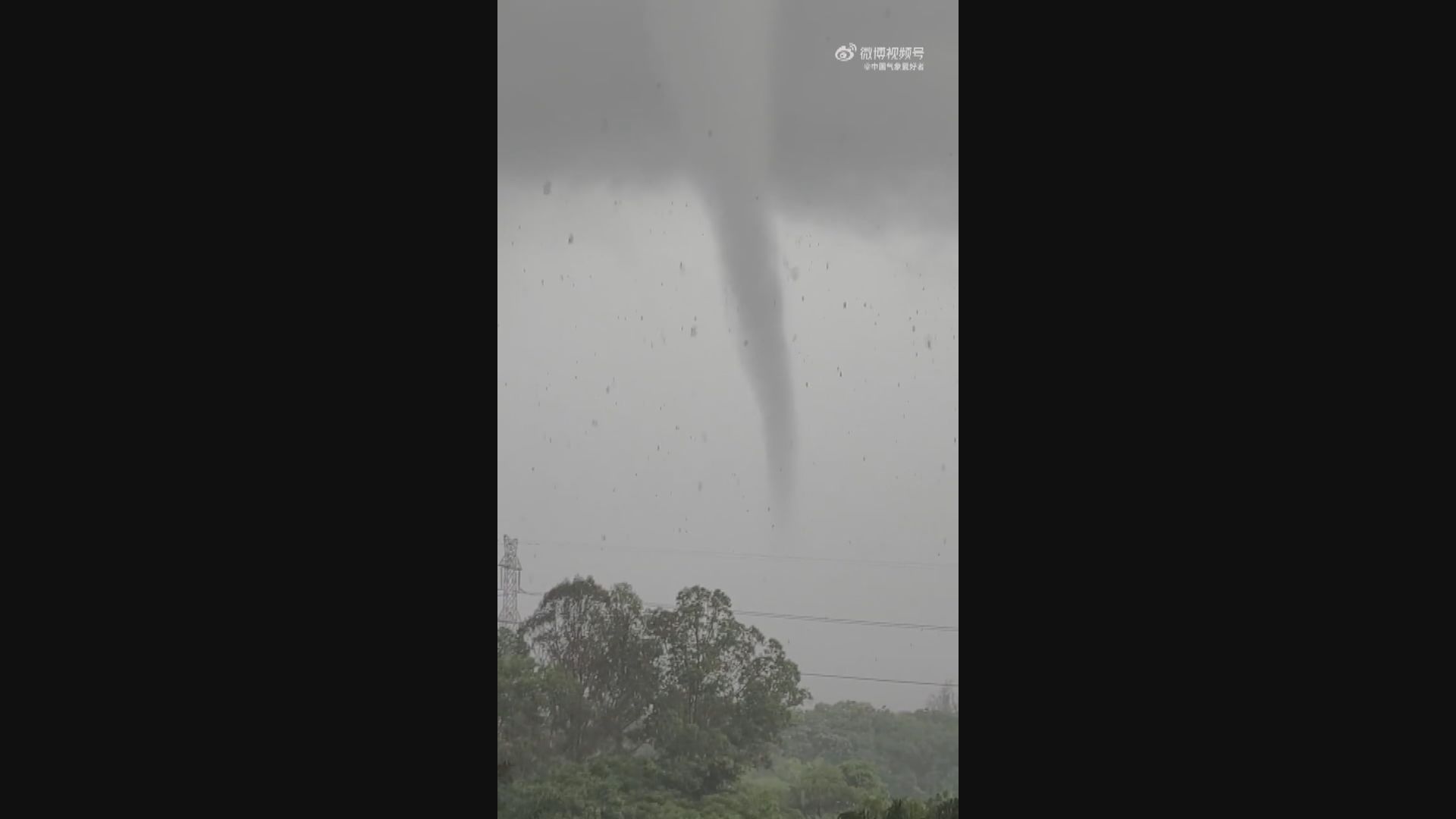 廣東多處遭受暴雨侵襲　深圳出現水龍捲
