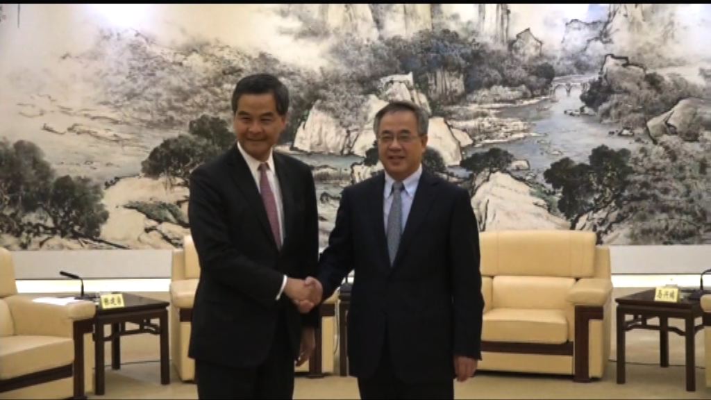 梁振英與廣東省委書記胡春華會面