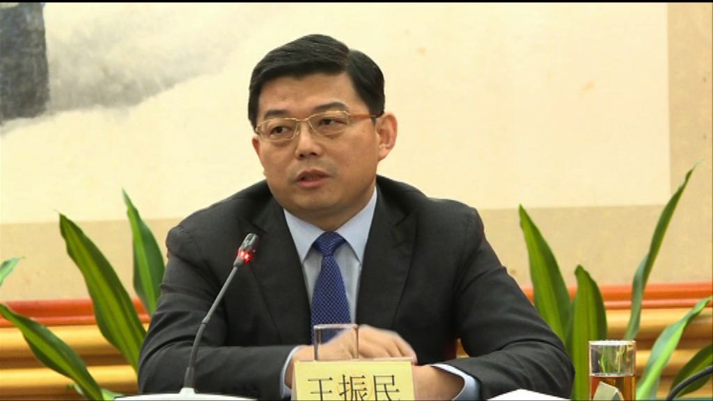 王振民指15名議員宣誓不莊嚴