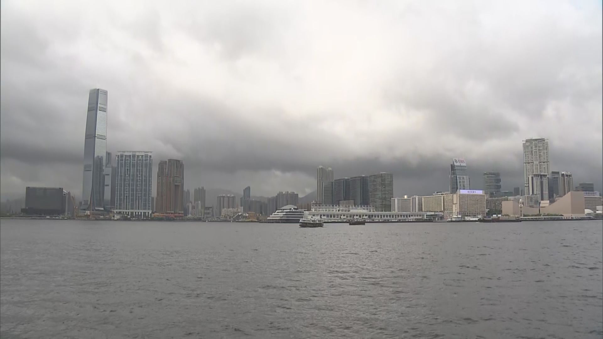 三號強風信號將於今晚及明早維持一段時間