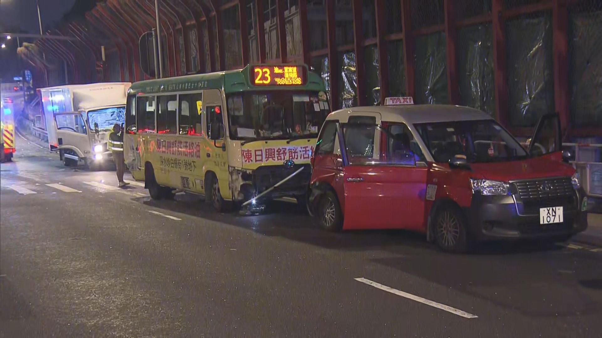 香港仔3車相撞釀4傷