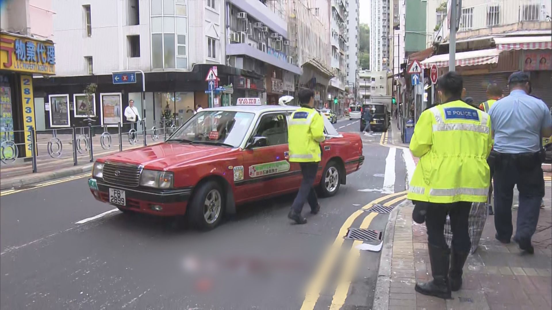 鴨脷洲大街老婦遭的士撞倒昏迷送院