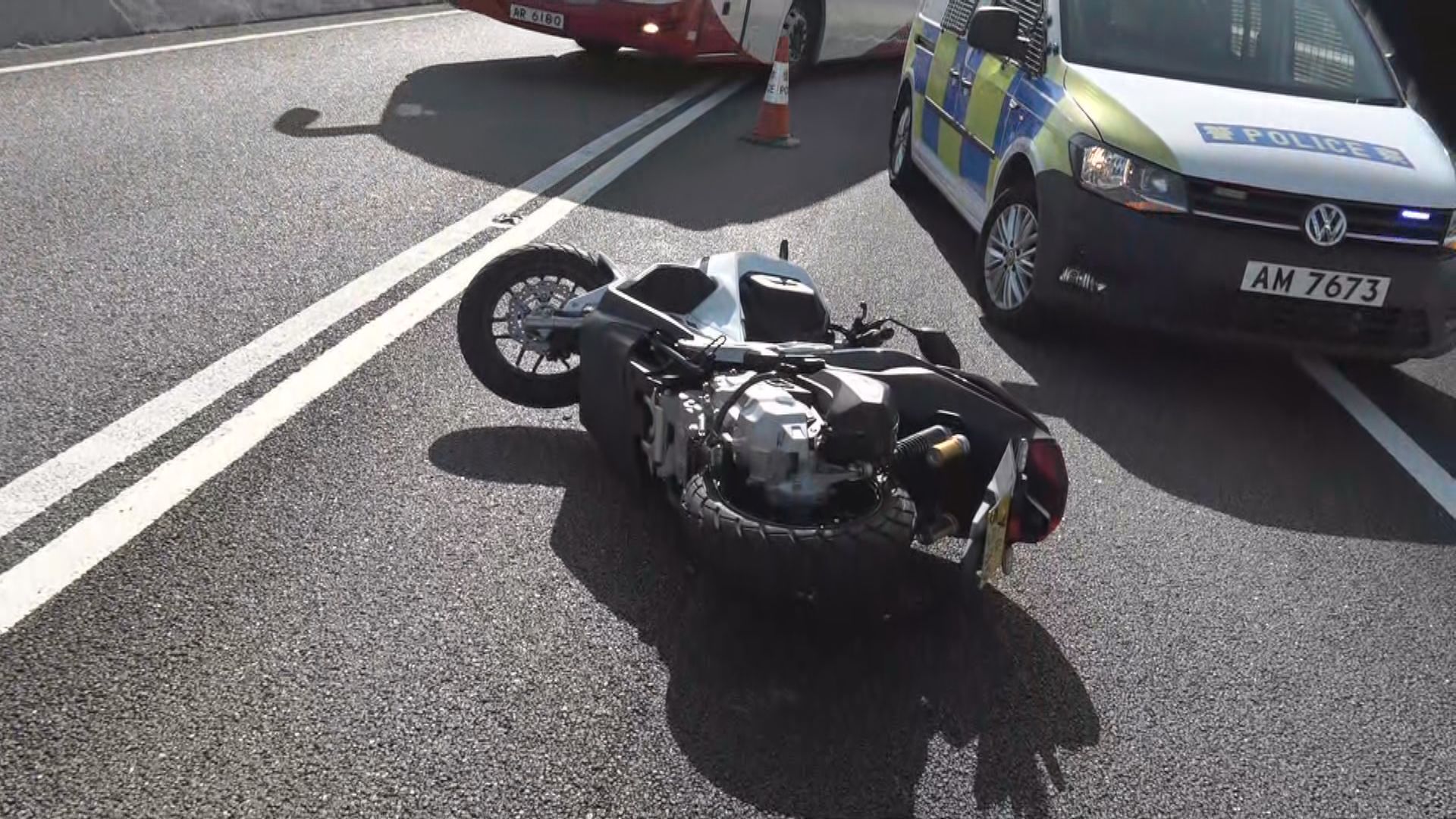 馬料水電單車疑失控　司機昏迷送院