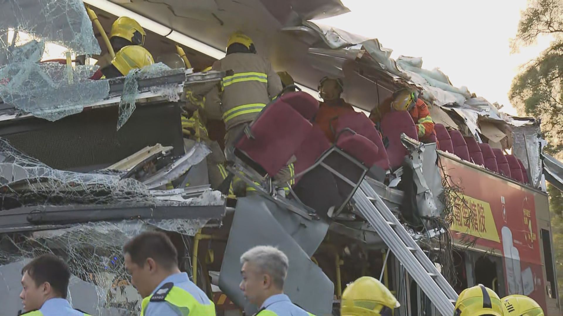 九巴粉嶺公路撞樹車禍　傷者分送四間醫院救治