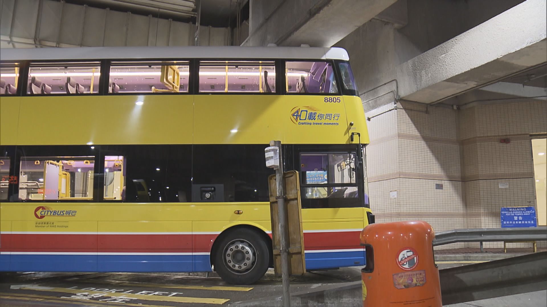 小西灣城巴意外撞毀車頂