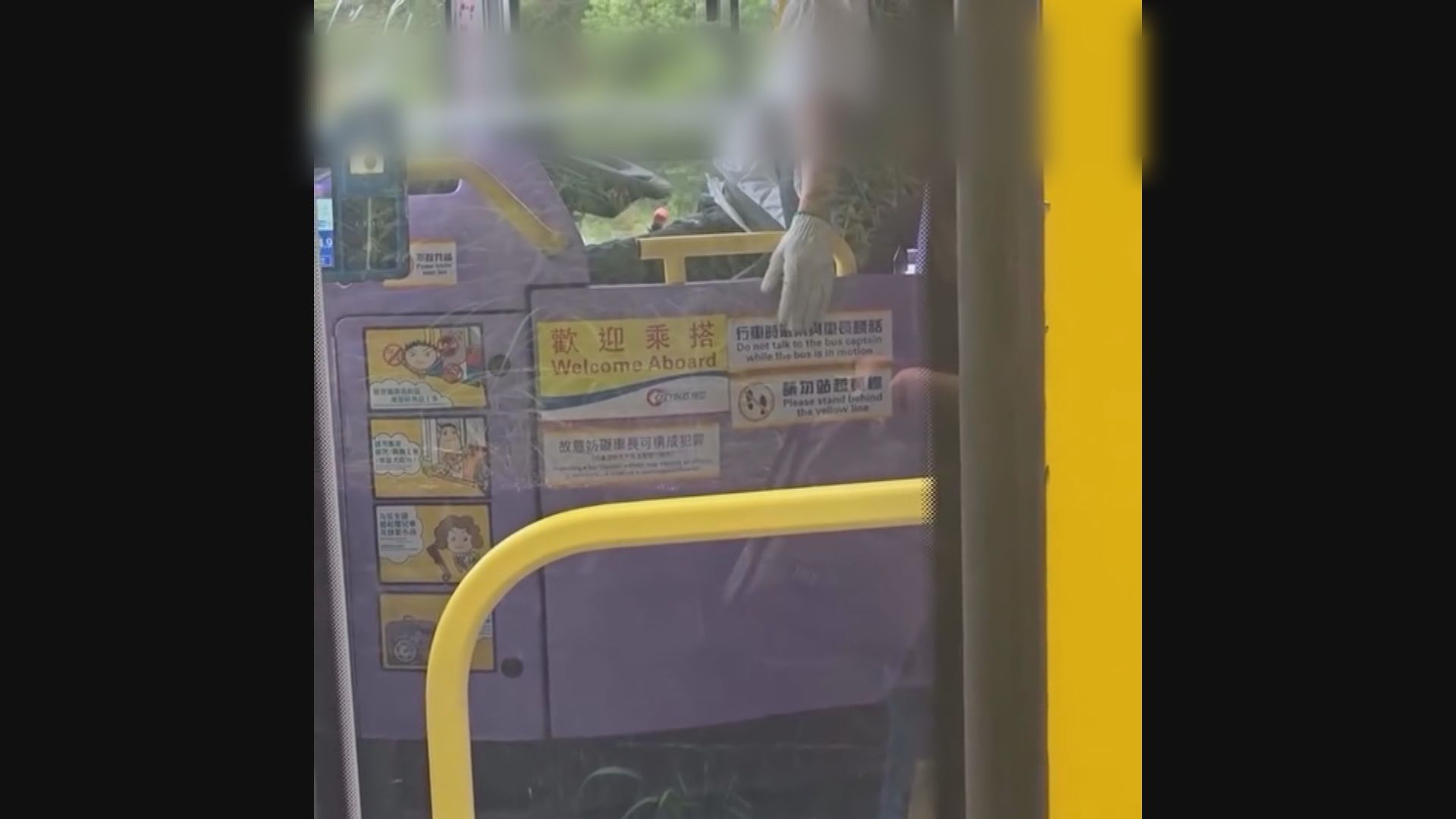 青朗公路城巴被鐵通擊中　車長受傷