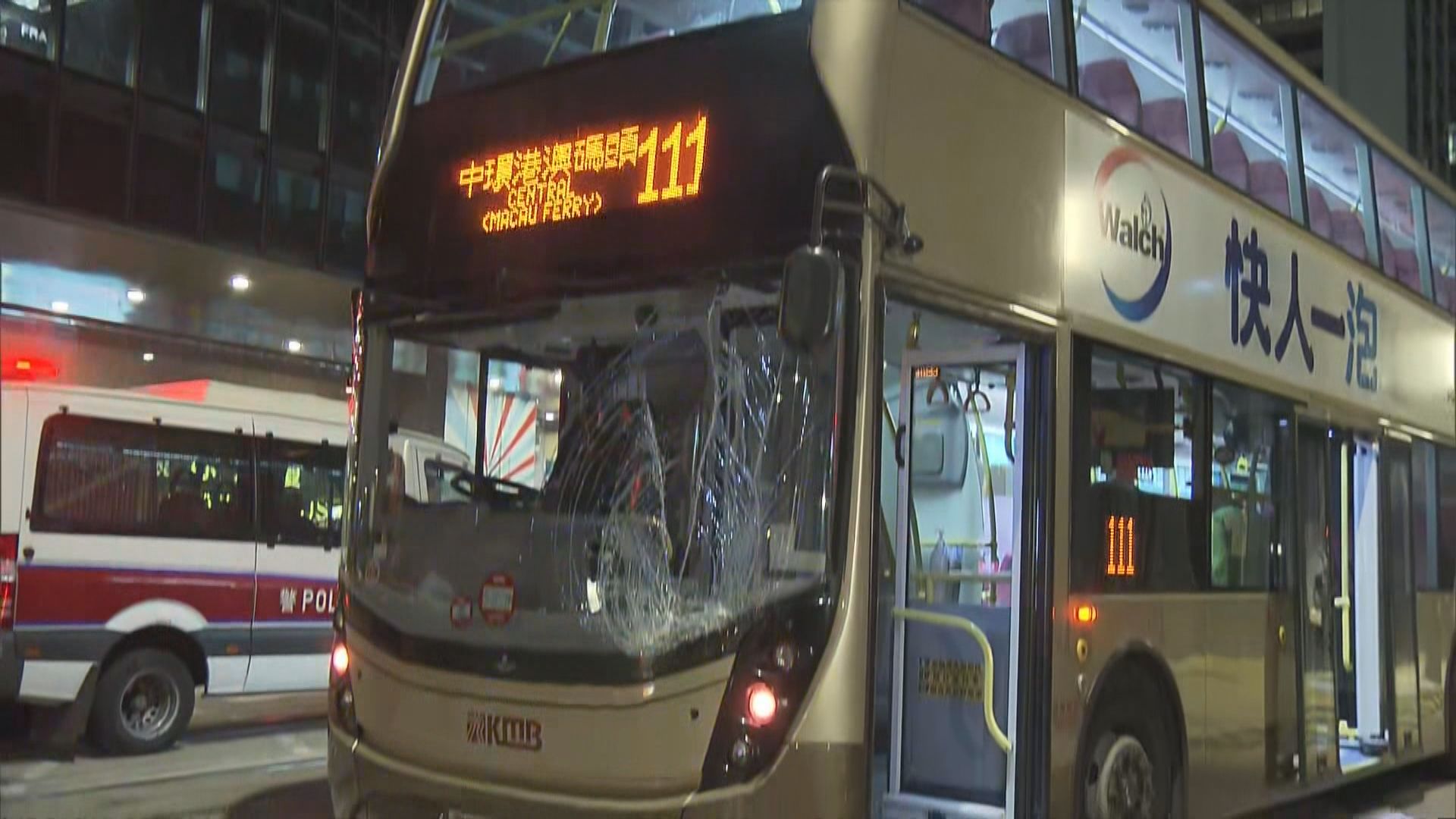 中環巴士撞倒橫過馬路南亞男女