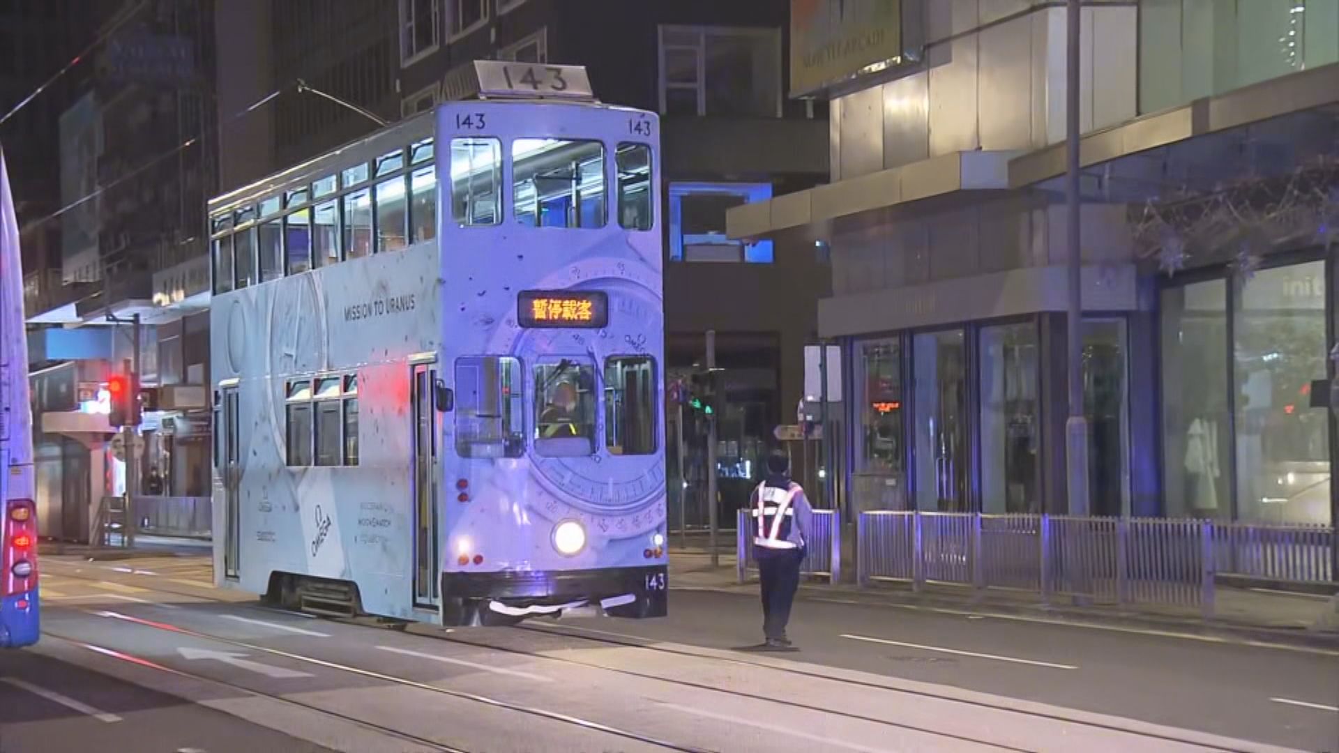 中環男子遭電車撞倒　捲車底獲救