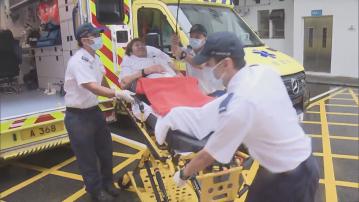 中環一女子被貨車撞倒捲車底　市民合力救出輕傷送院