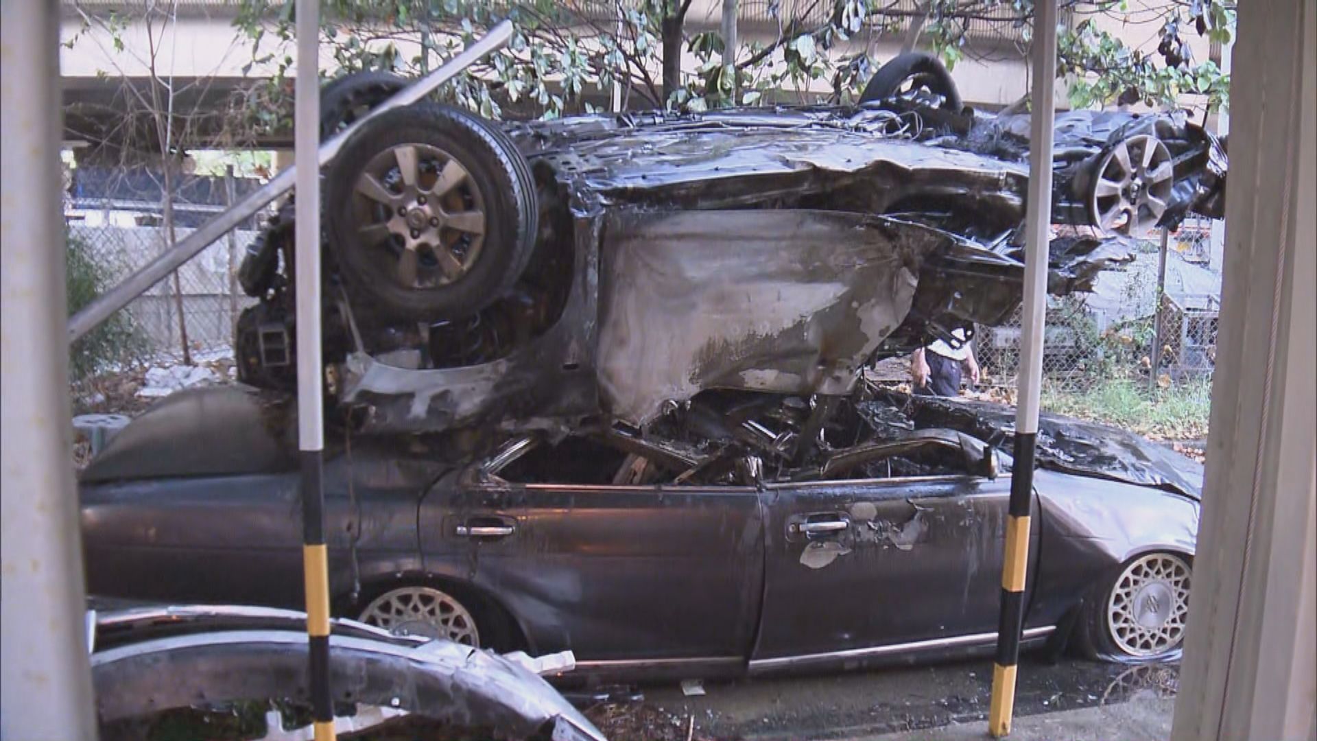 青葵公路兩車相撞後私家車墮橋着火兩輕傷