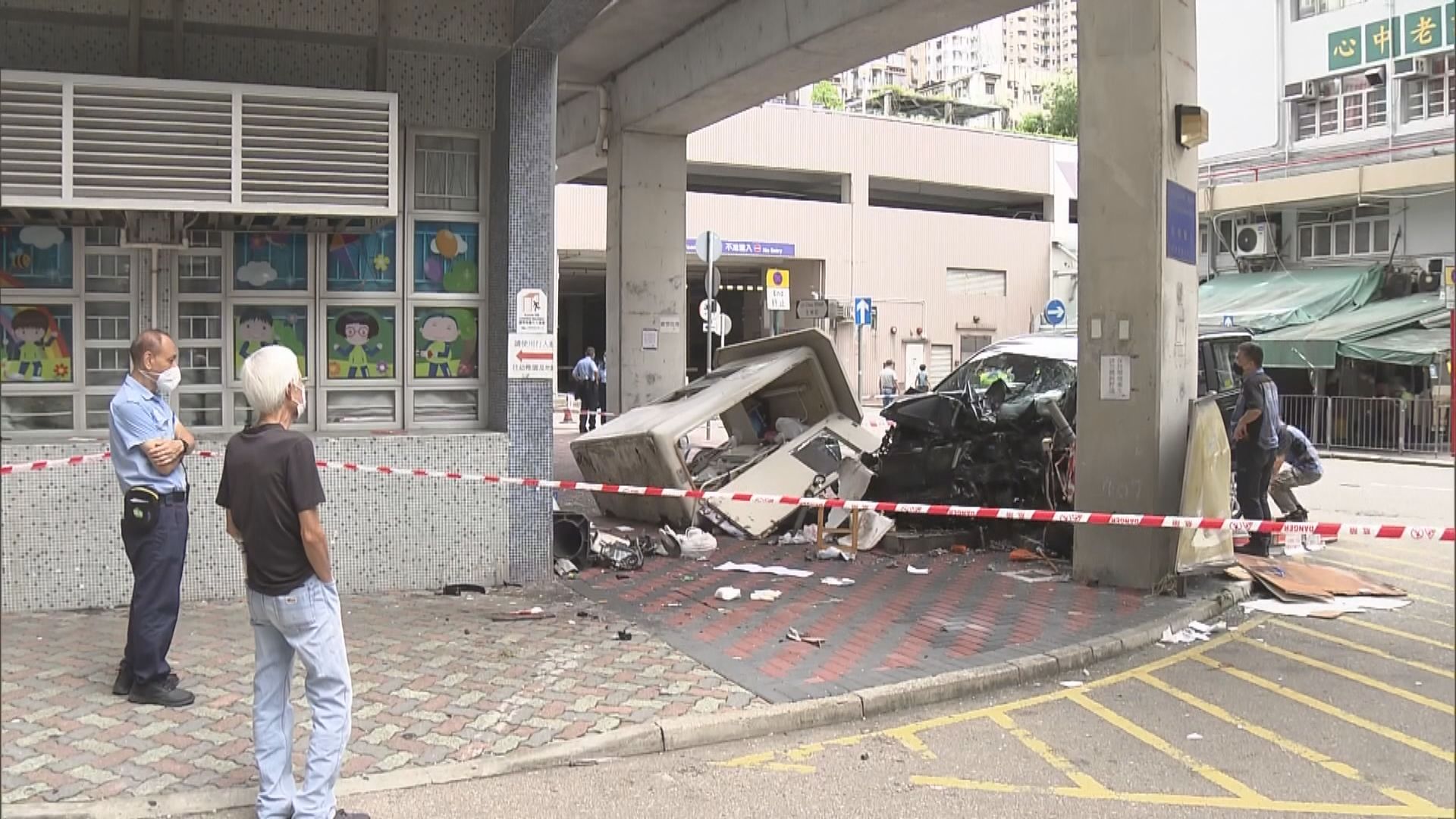 元州邨七人車剷上行人路釀四人傷