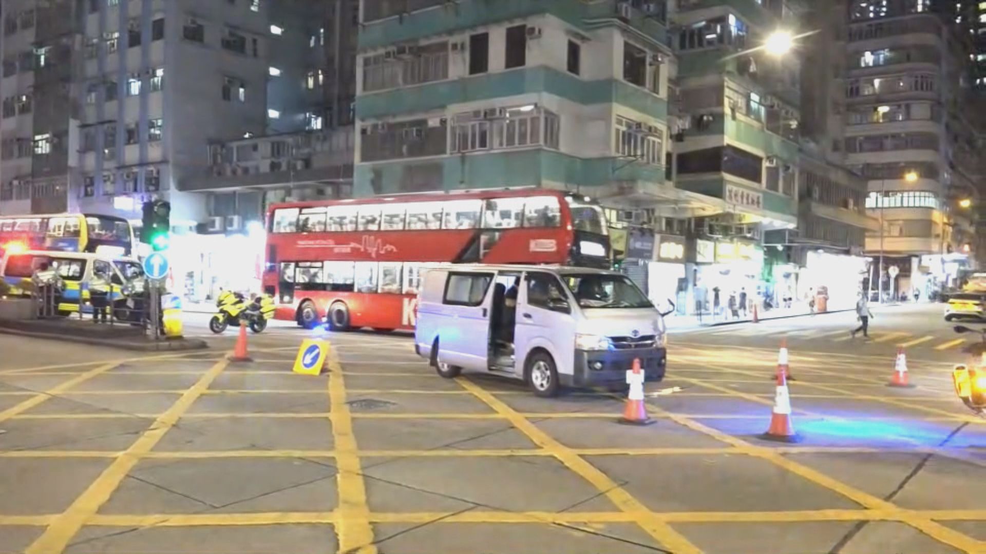 深水埗客貨車撞傷過路女途人