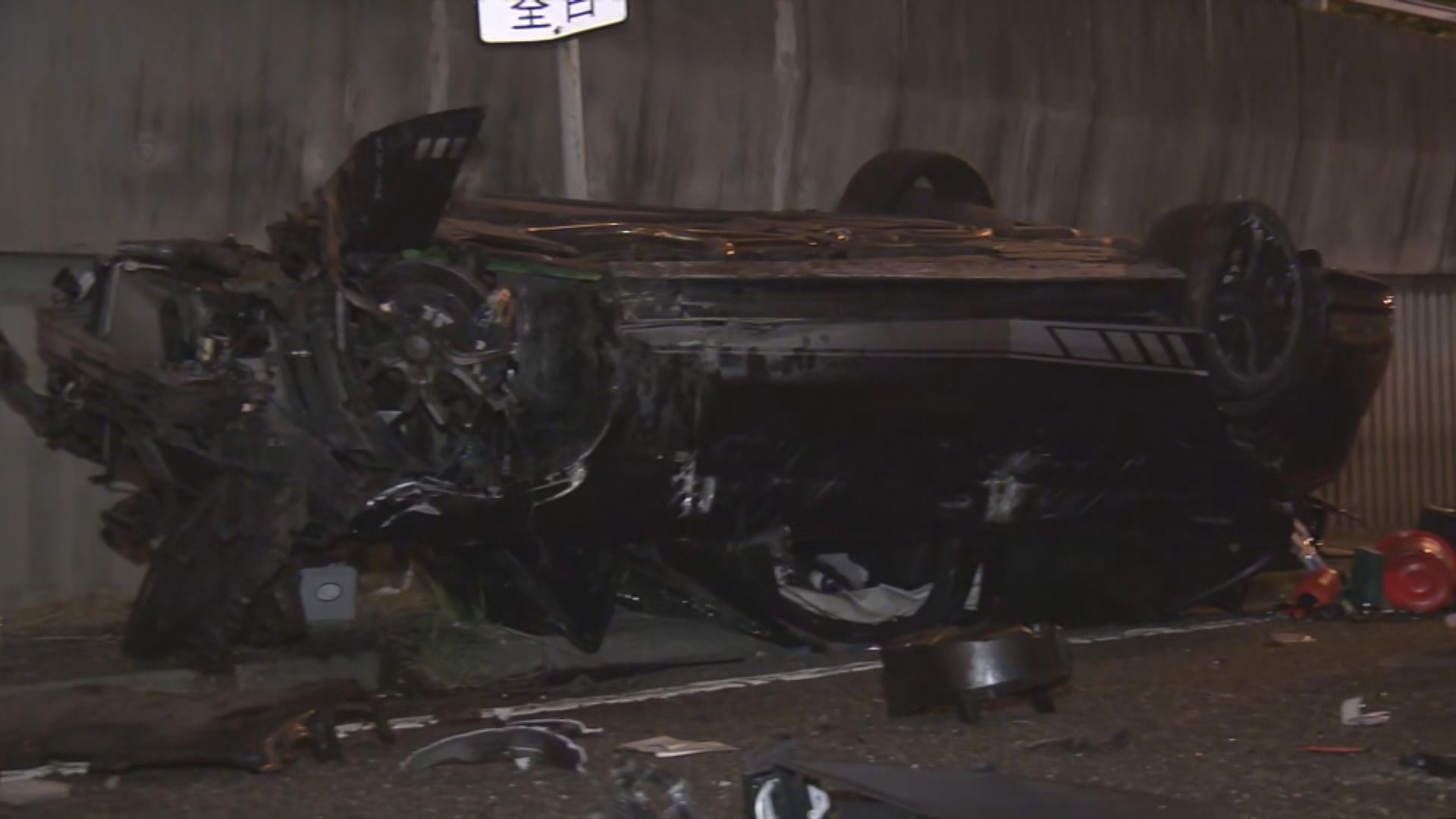 長沙灣私家車失事翻轉無人受傷