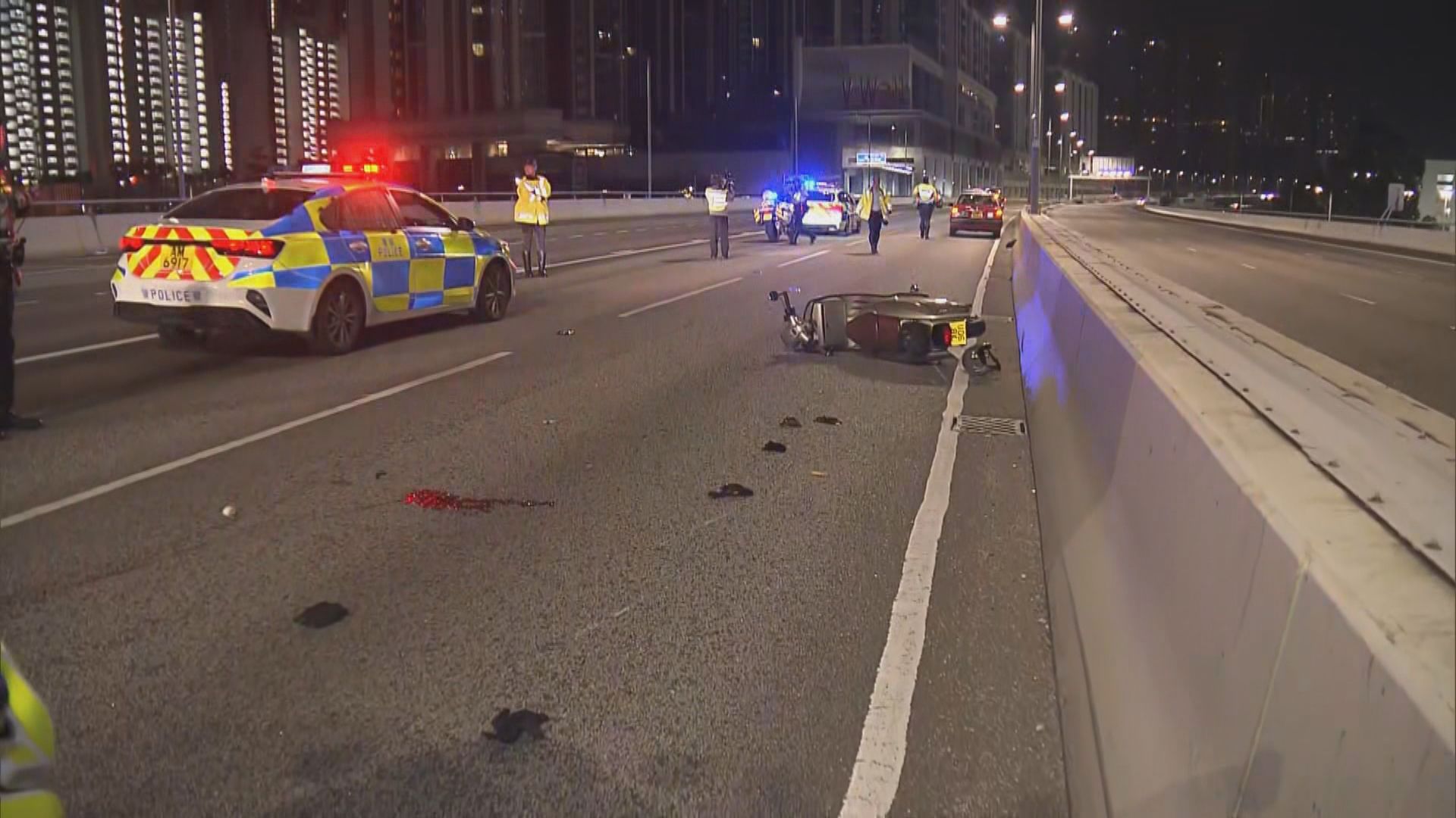 西九龍公路車禍　電單車司機昏迷送院