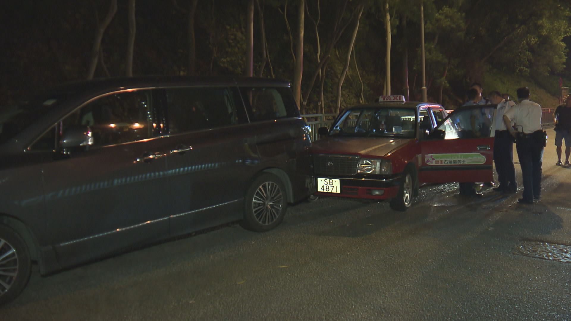 柴灣的士司機疑車內燒炭釀車禍