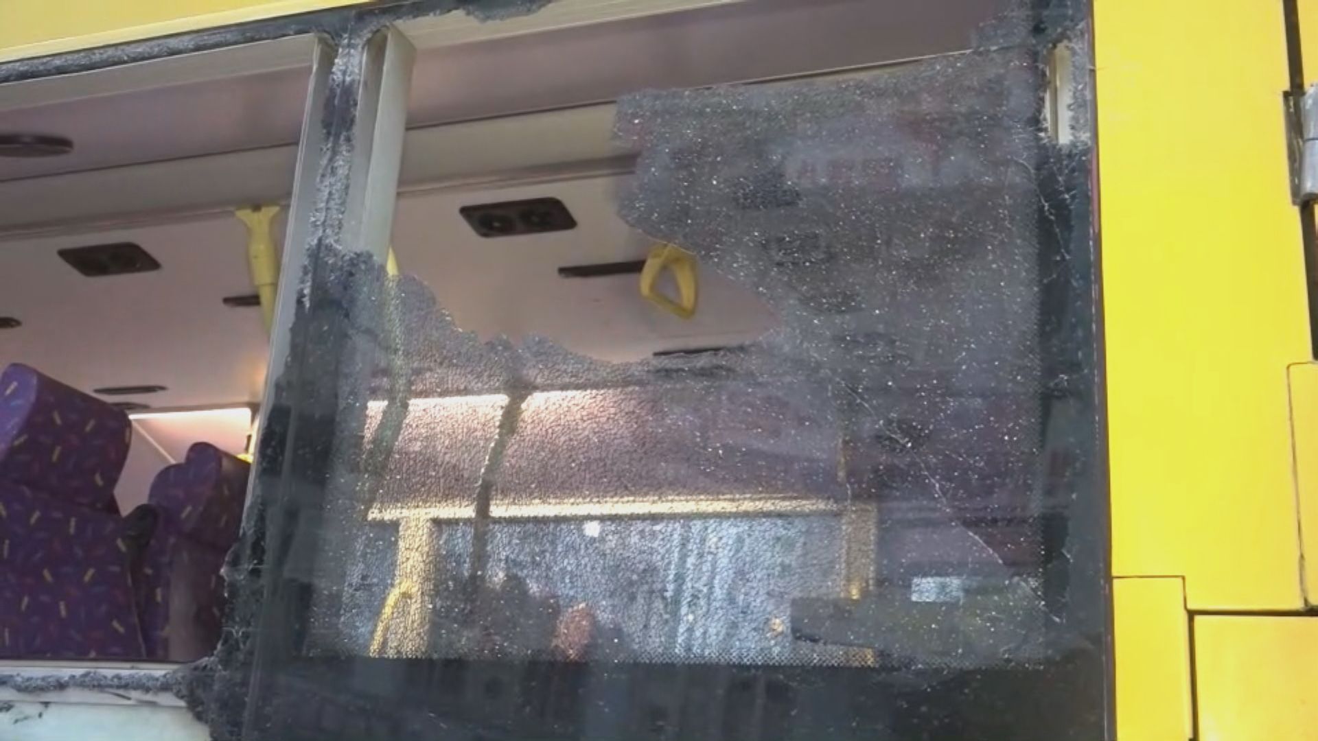 柴灣道2城巴相撞 1人擦傷