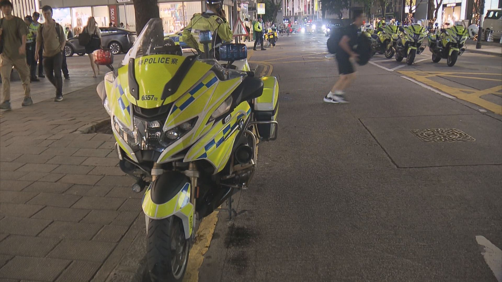 銅鑼灣有警察電單車與私家車相撞　警員受傷送院