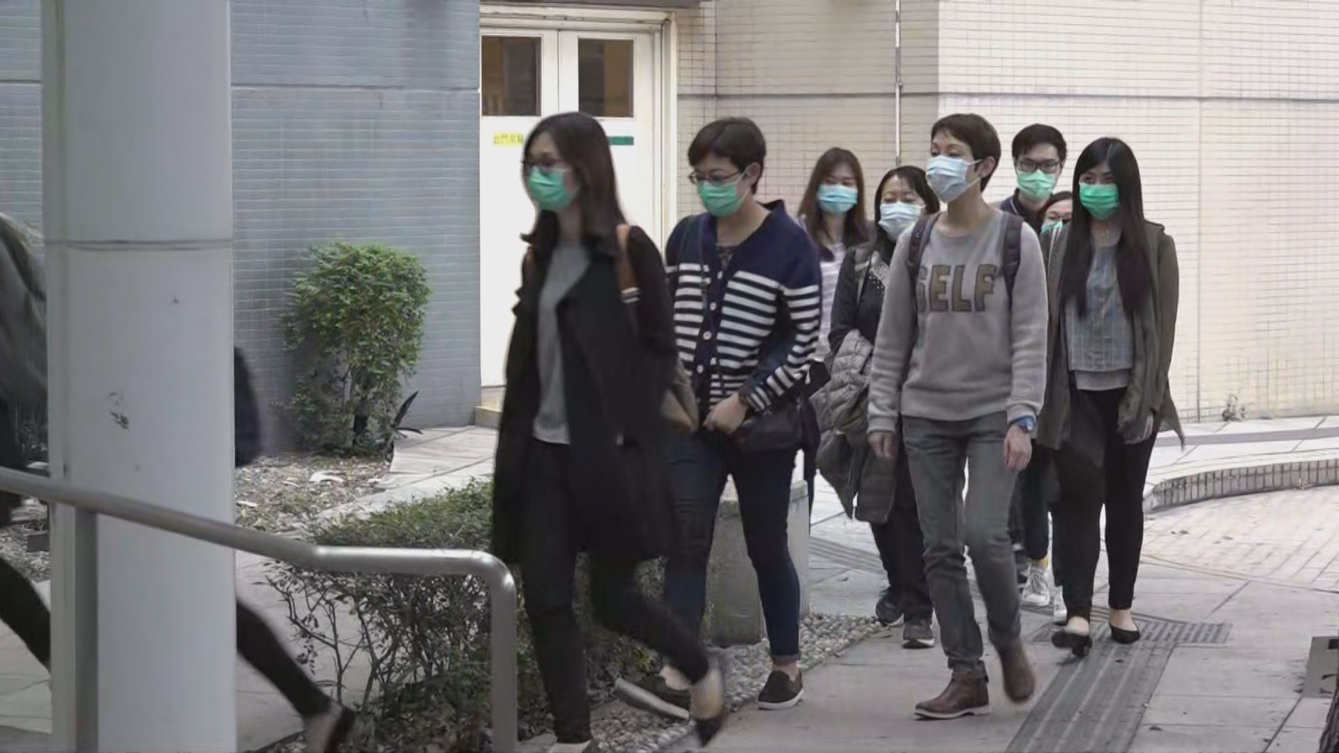 粉嶺公路車禍死者家屬到葵涌殮房認屍