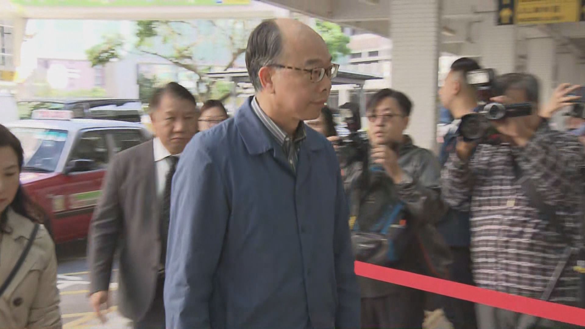 三局長到醫院探望青衣旅遊巴車禍傷者