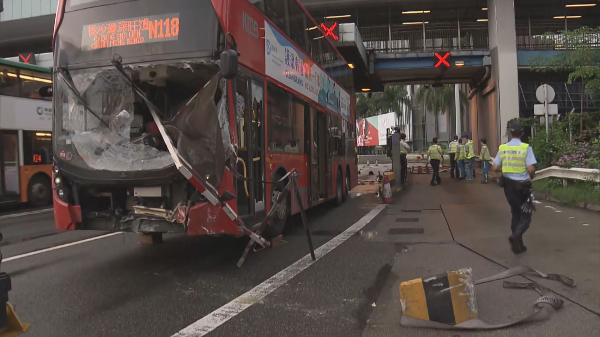 紅隧九龍出口九巴失控釀車禍兩傷