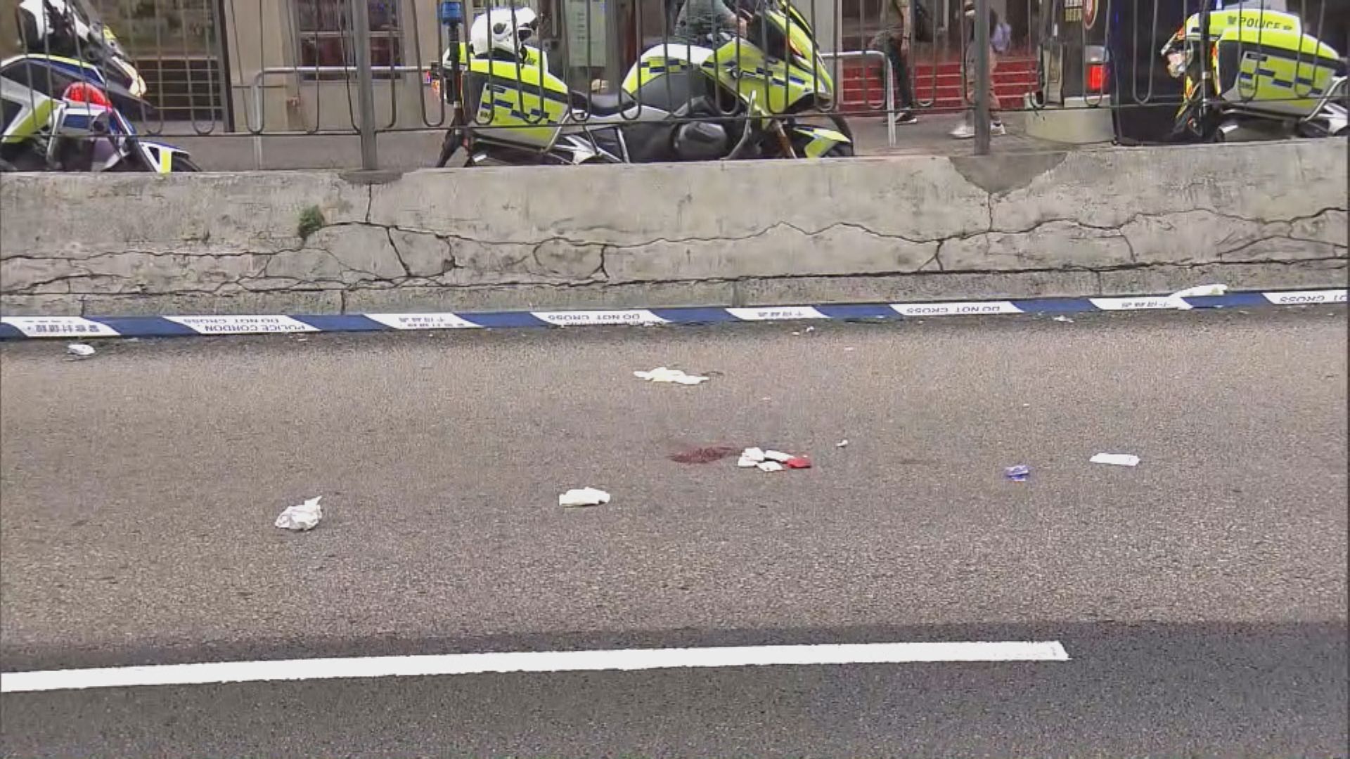 紅磡女子過馬路遭巴士撞倒 頭傷送院