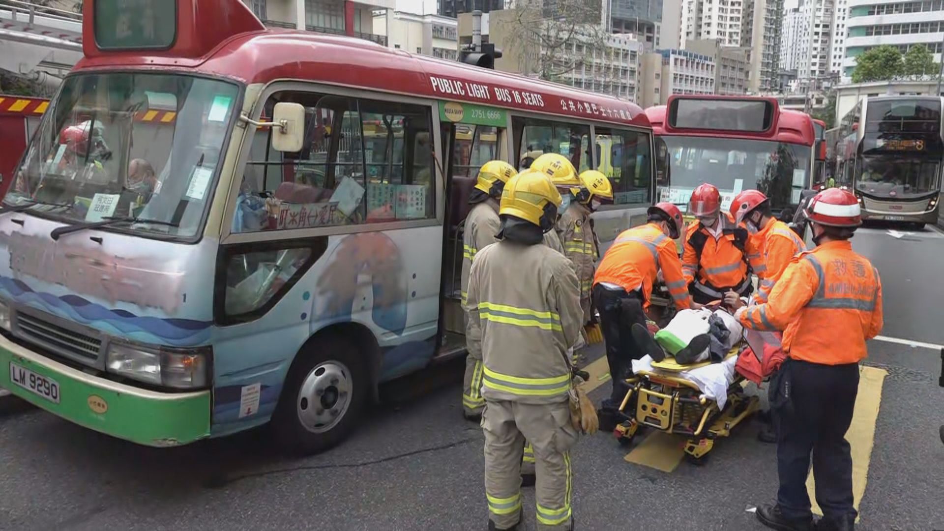 培正道兩小巴相撞　最少十人受傷