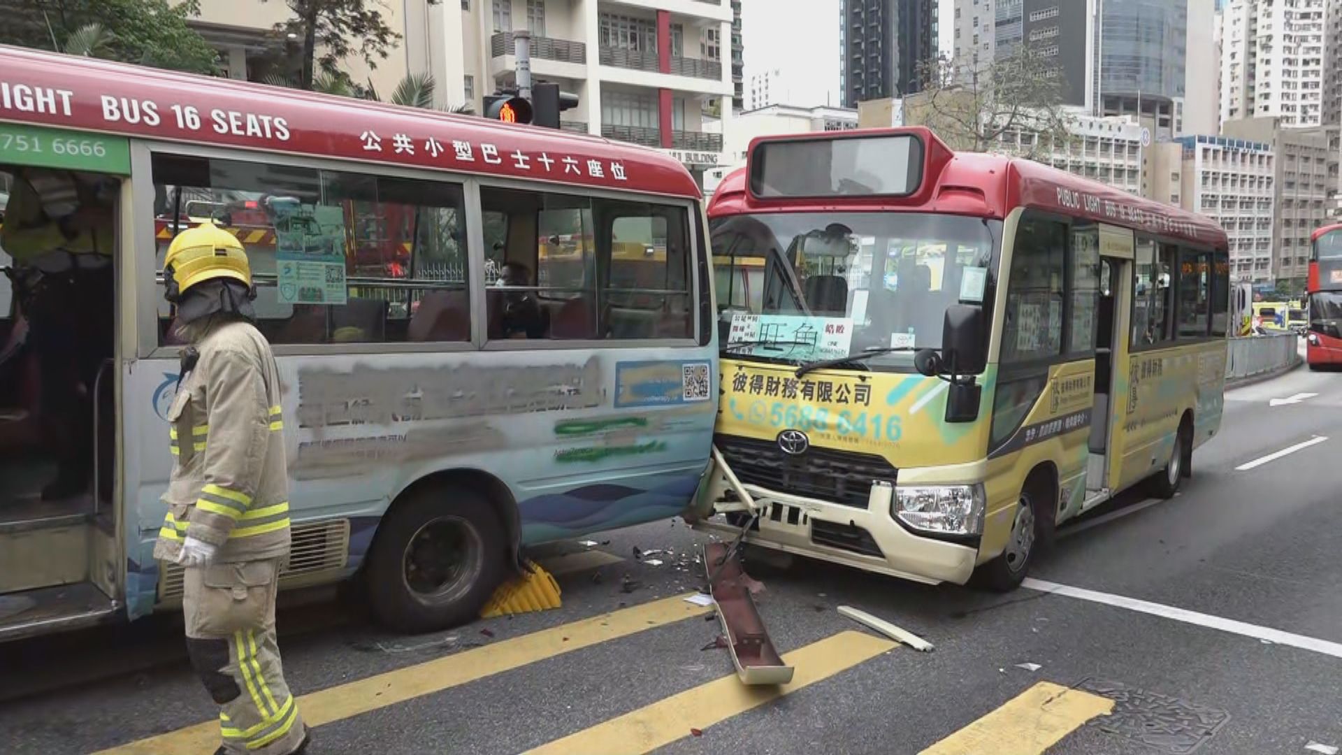 何文田培正道小巴相撞　14人受輕傷
