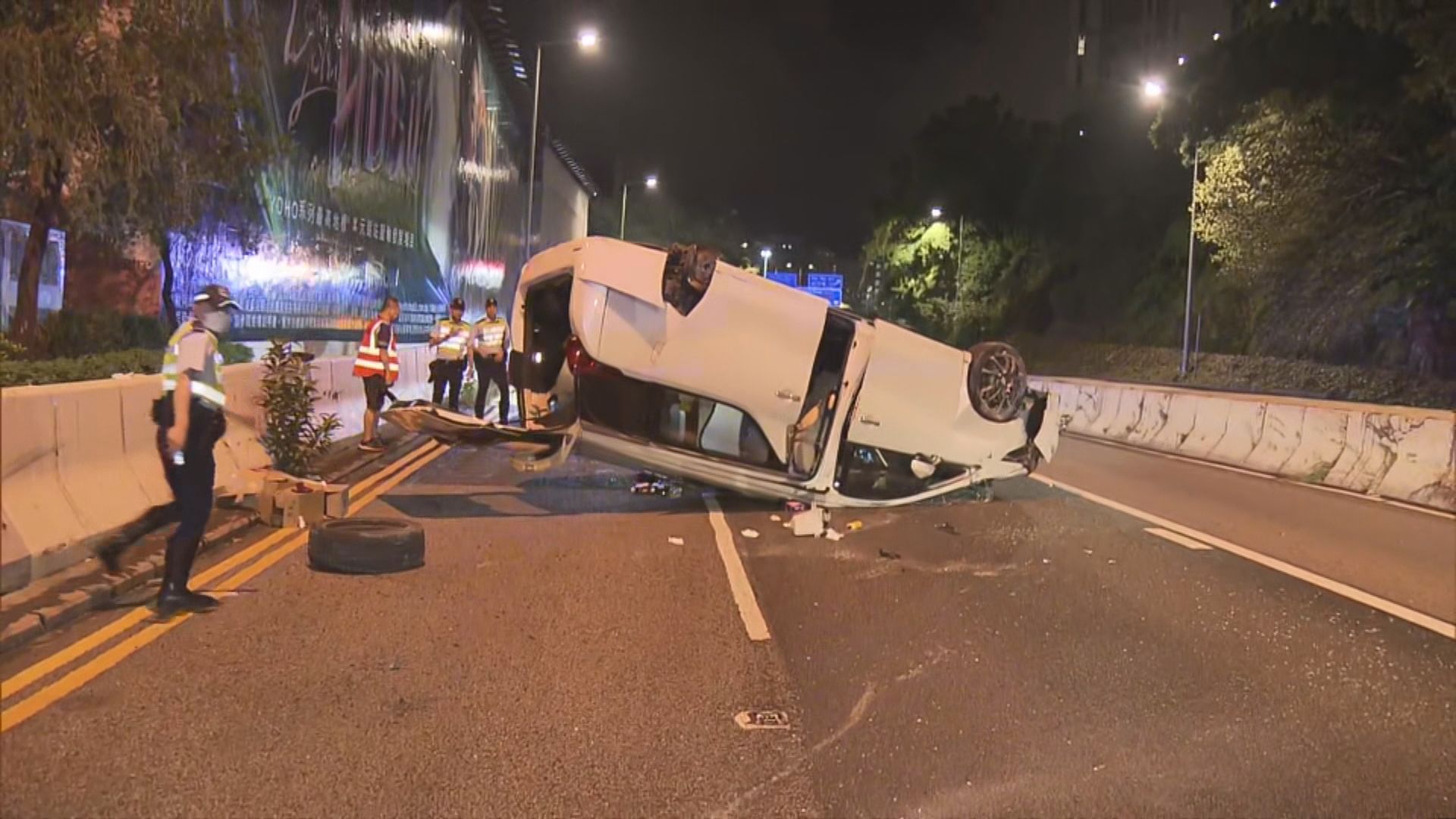 公主道私家車失事翻轉無人傷