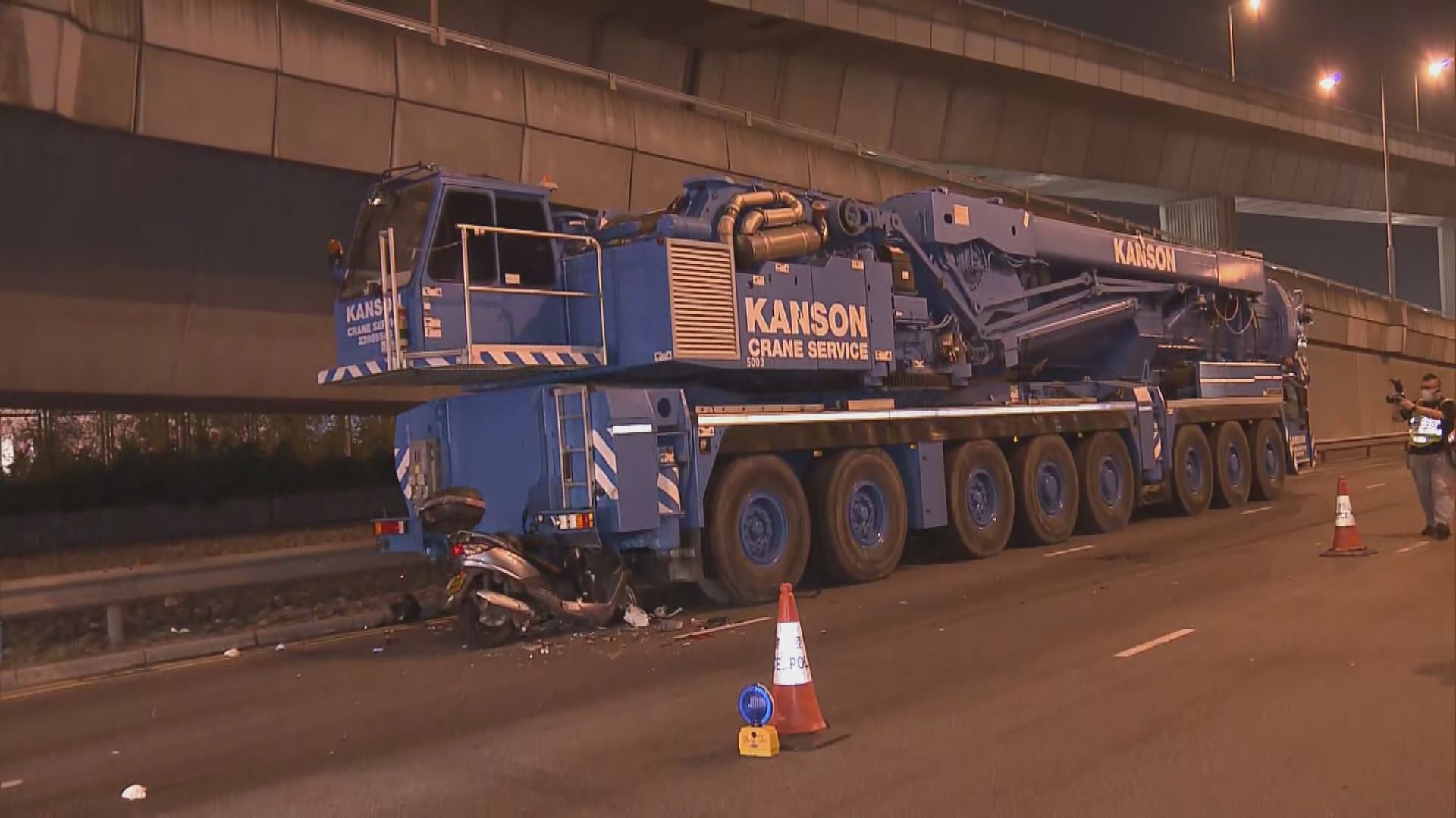 葵涌貨櫃碼頭電單車撼吊臂車司機亡