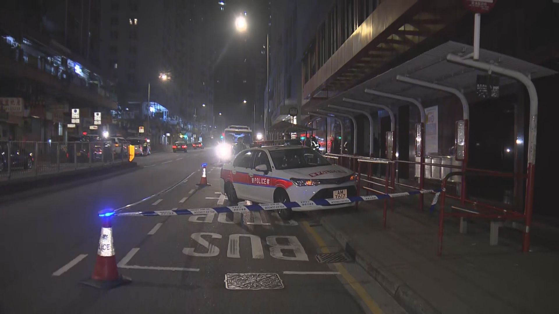 私家車葵涌遇查揭司機被通緝　撞警車後逃去