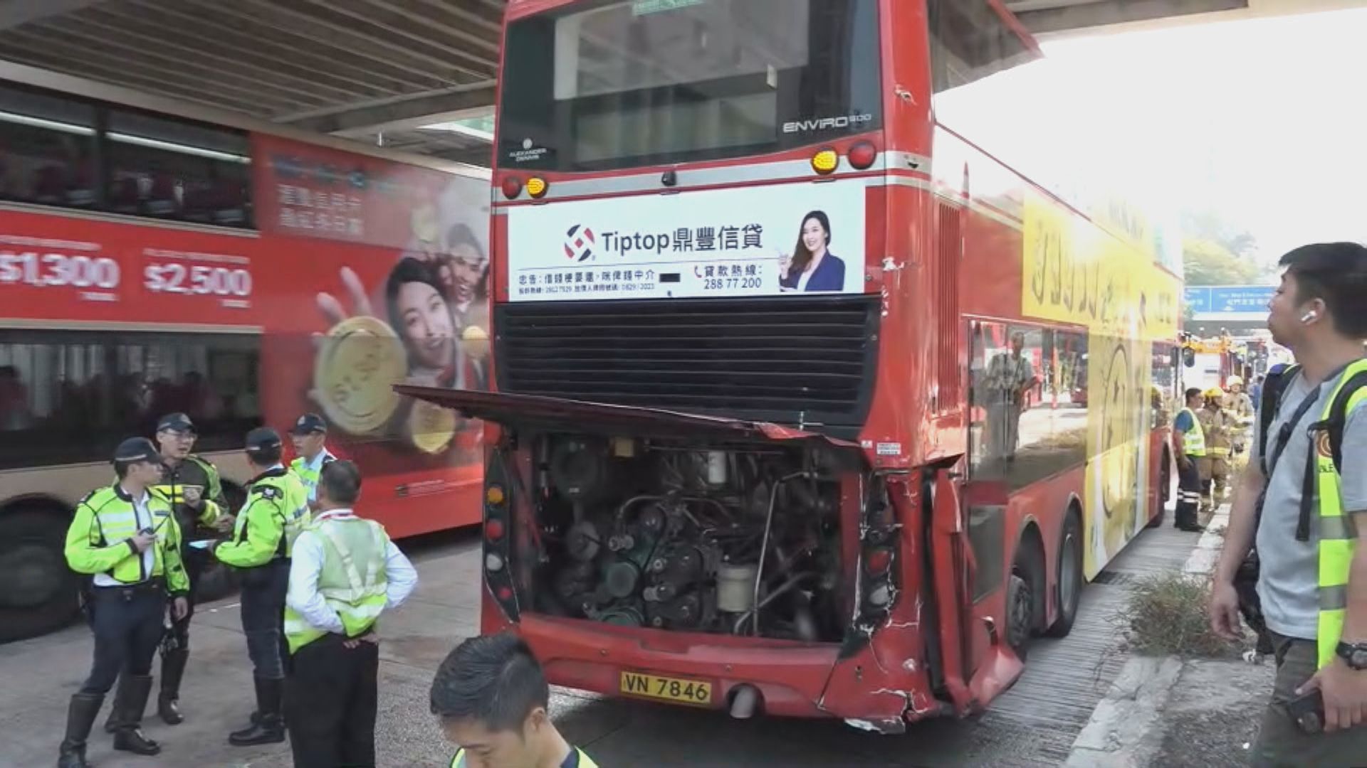 大窩口青山公路消防車撼巴士釀14傷