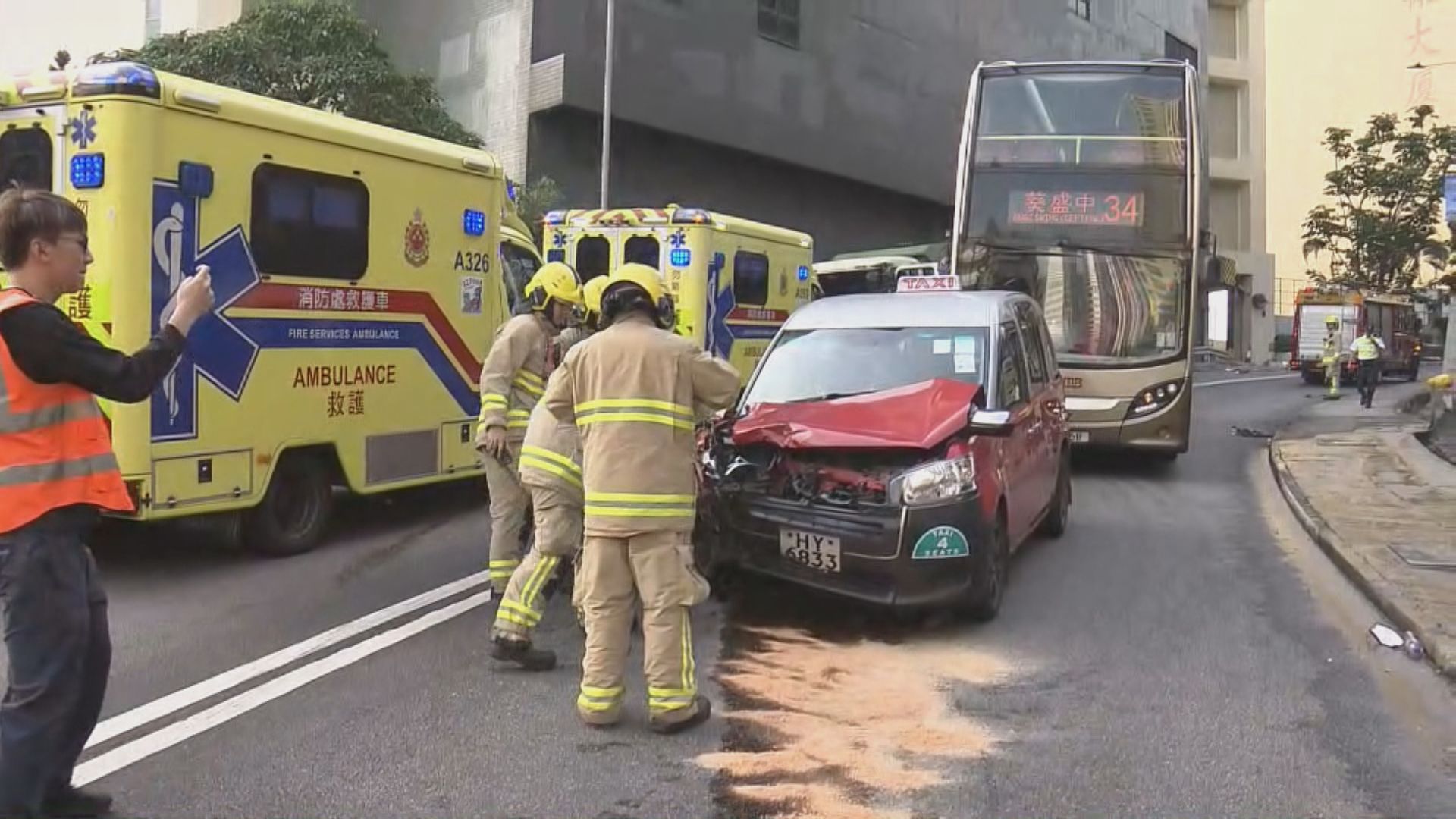 葵涌葵盛圍三車相撞　12人輕傷送院