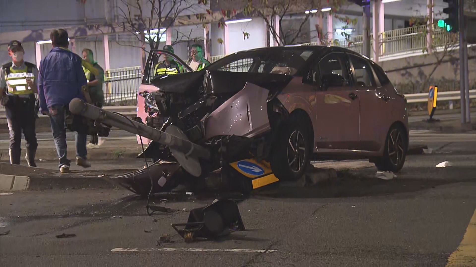 葵涌私家車失事撼燈柱釀三傷