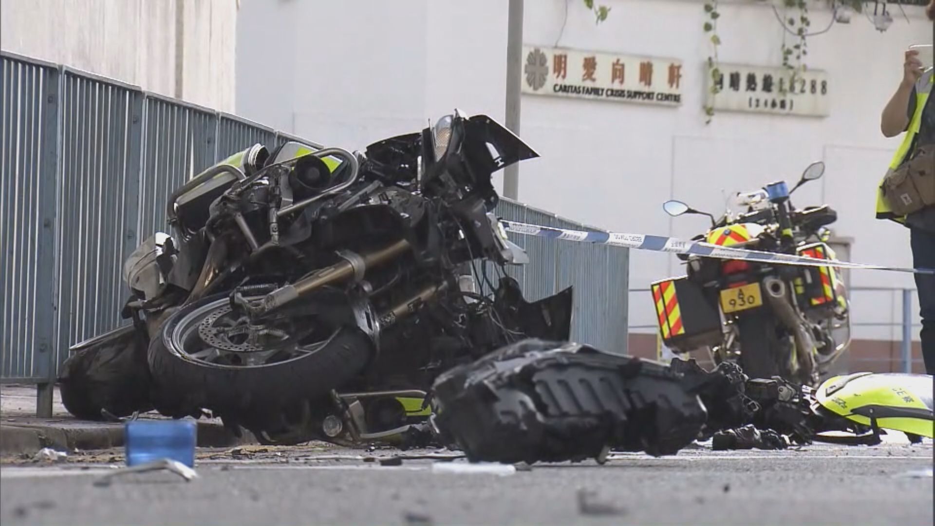 九龍灣車禍交通警員受傷一度昏迷